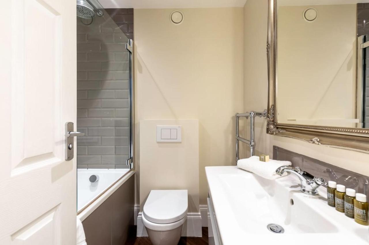 2-Br Apartment For 6 In Covent Garden With Ac Londen Buitenkant foto